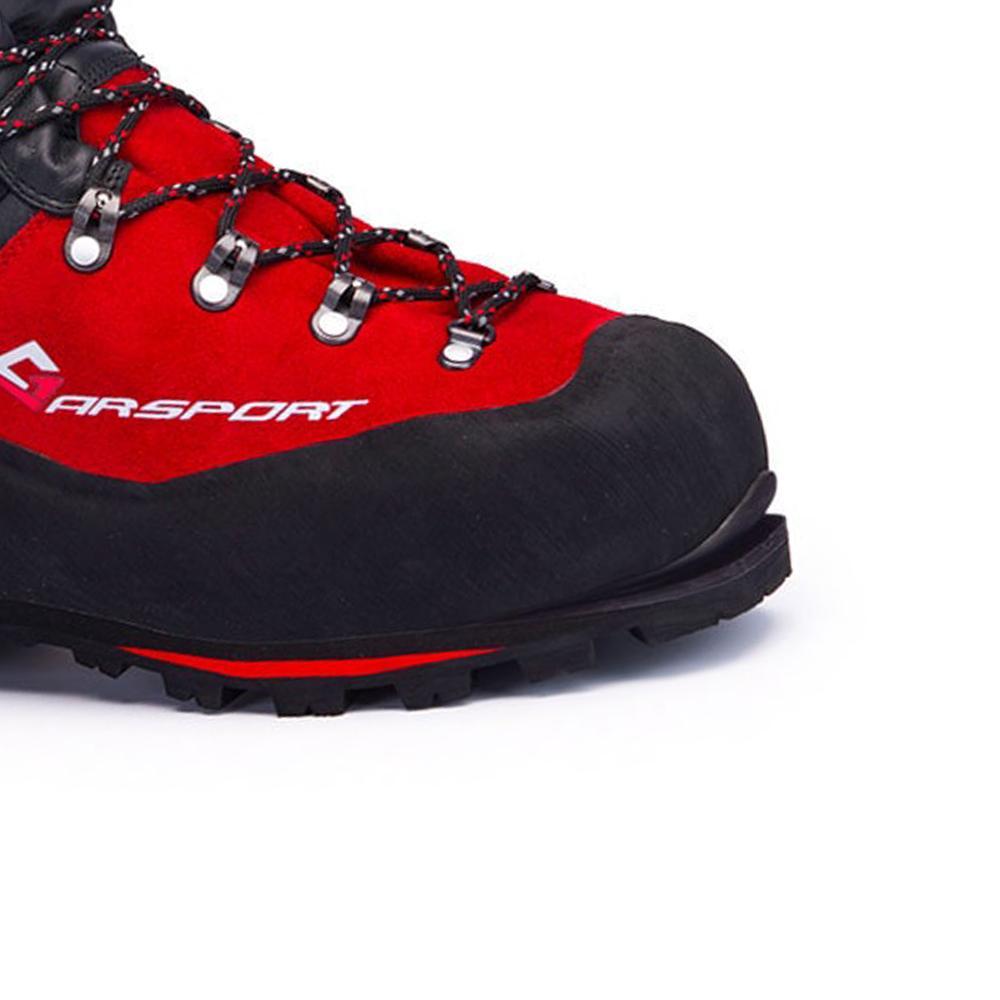 Dettaglio della punta dello scarpone antinfortunistico Wood Breaker High S7S, con inserto in TPU e puntale in alluminio per massima resistenza agli impatti.